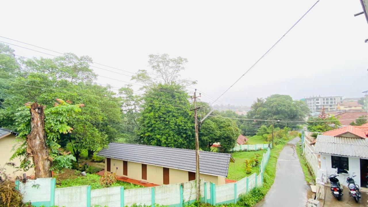 Hotel Caveri Inn Madikeri Dış mekan fotoğraf