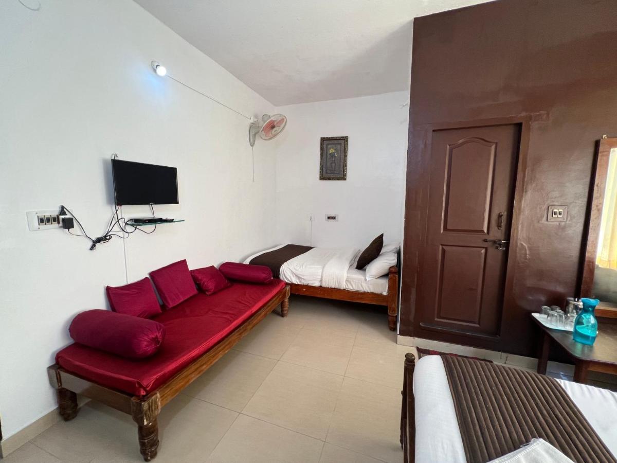 Hotel Caveri Inn Madikeri Dış mekan fotoğraf