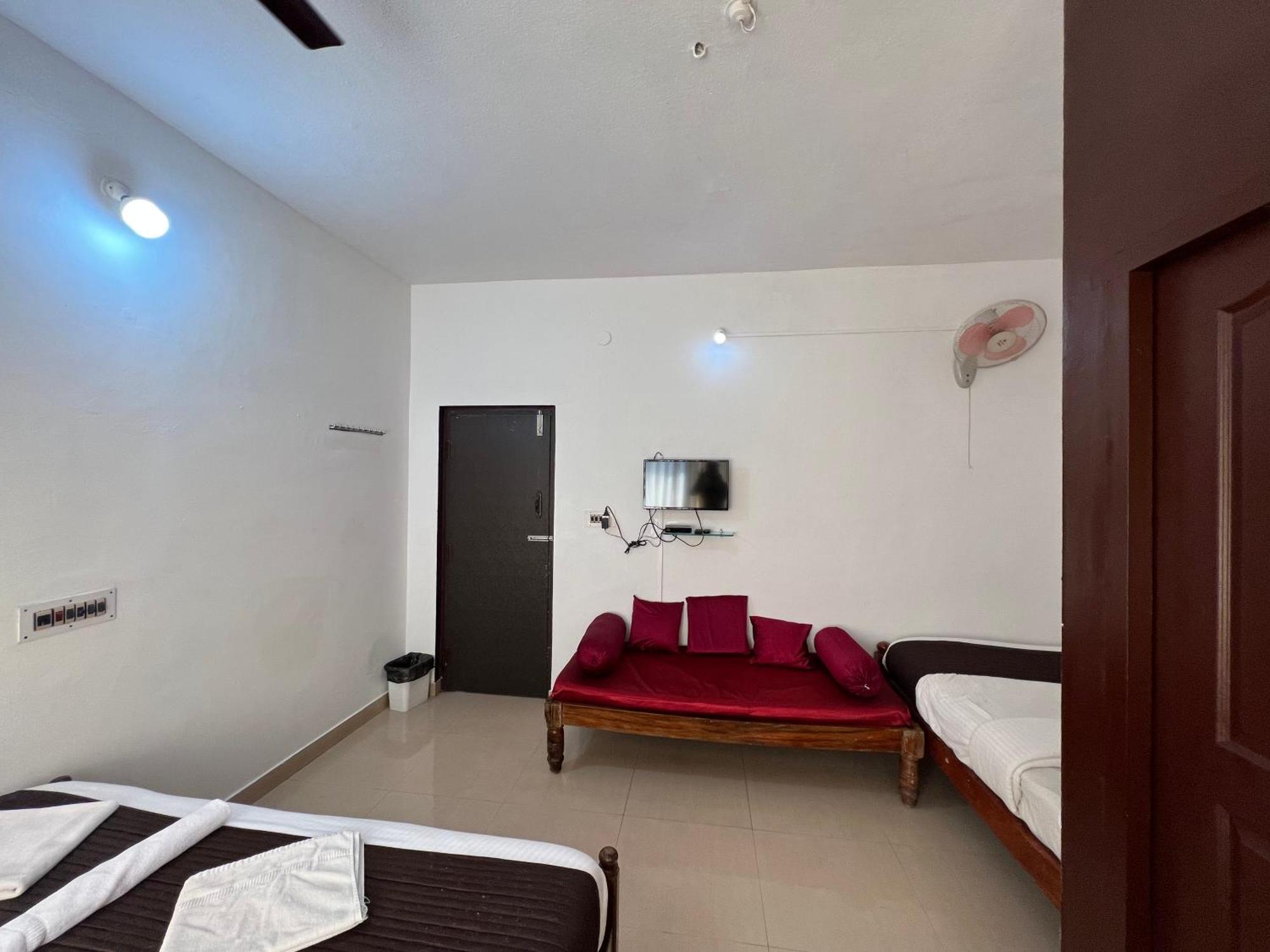 Hotel Caveri Inn Madikeri Dış mekan fotoğraf