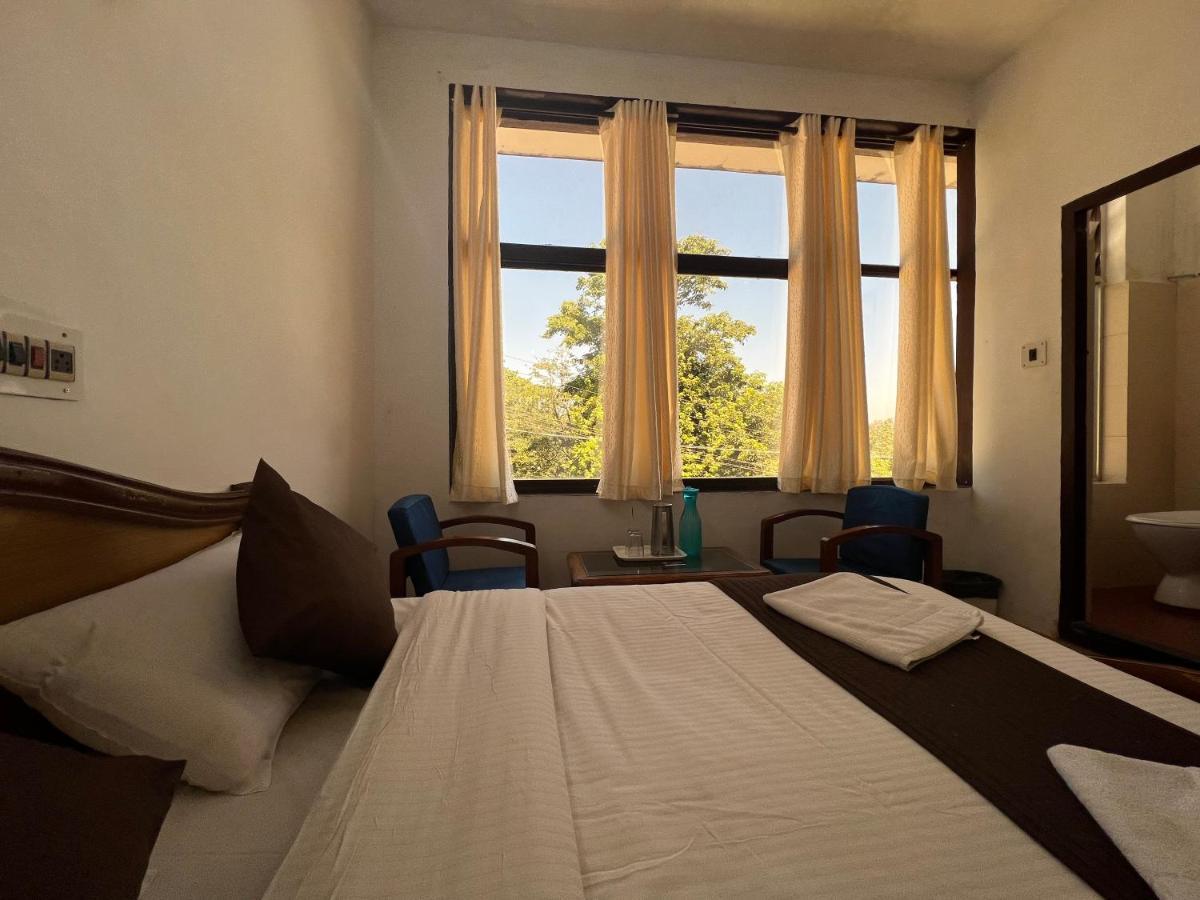 Hotel Caveri Inn Madikeri Dış mekan fotoğraf